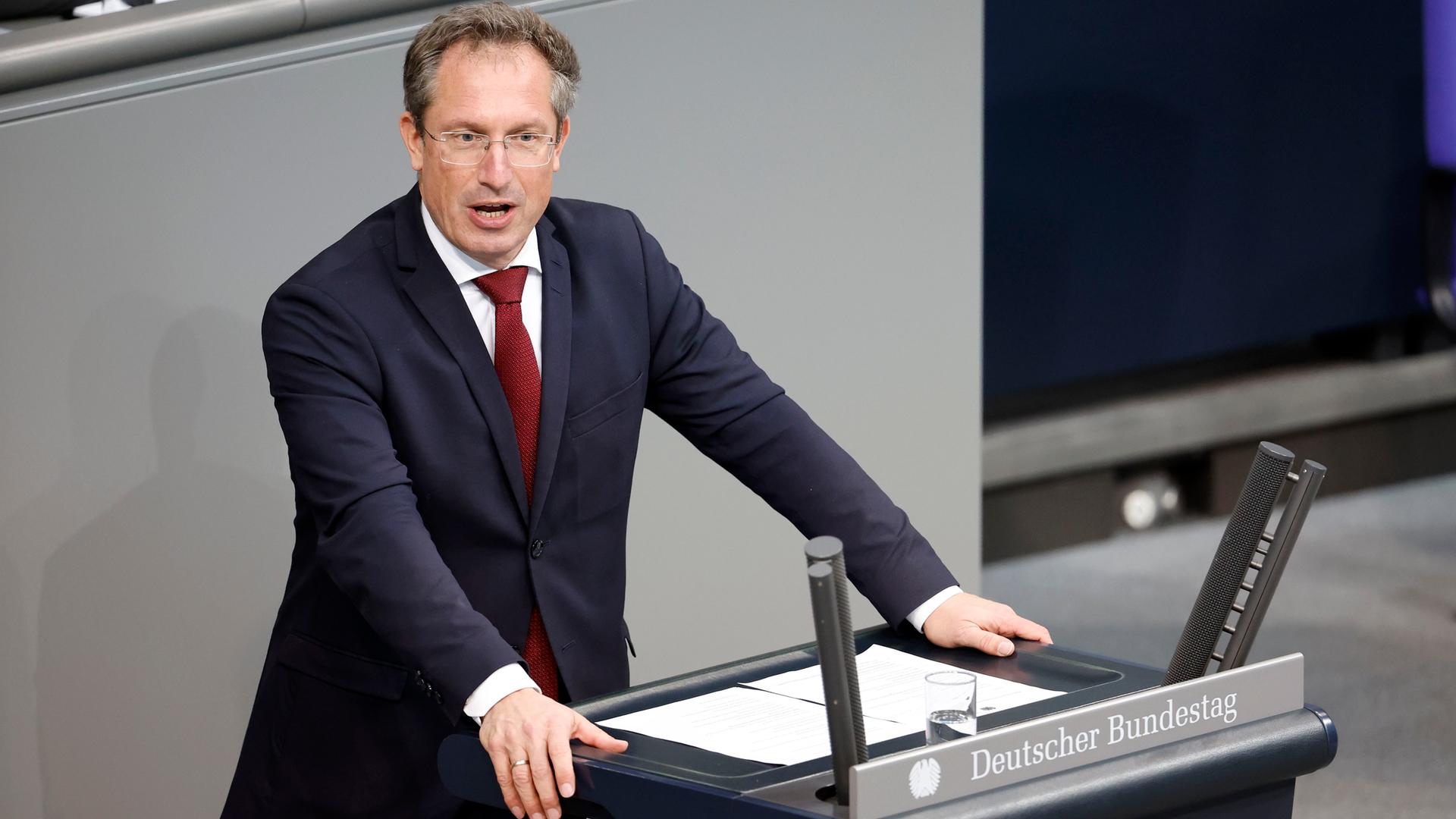 Stephan Thomae in der 77. Sitzung des Deutschen Bundestages im Reichstagsgebäude. Berlin, 16.12.2022