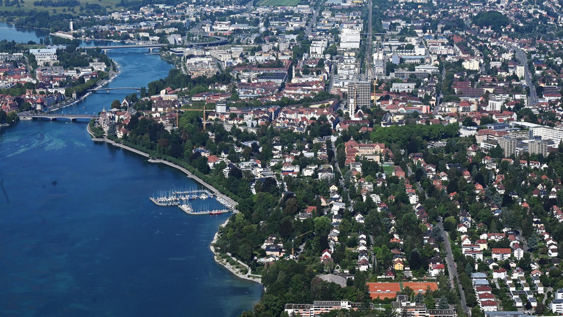 Luftbild auf die Stadt Konstanz am Bodensee