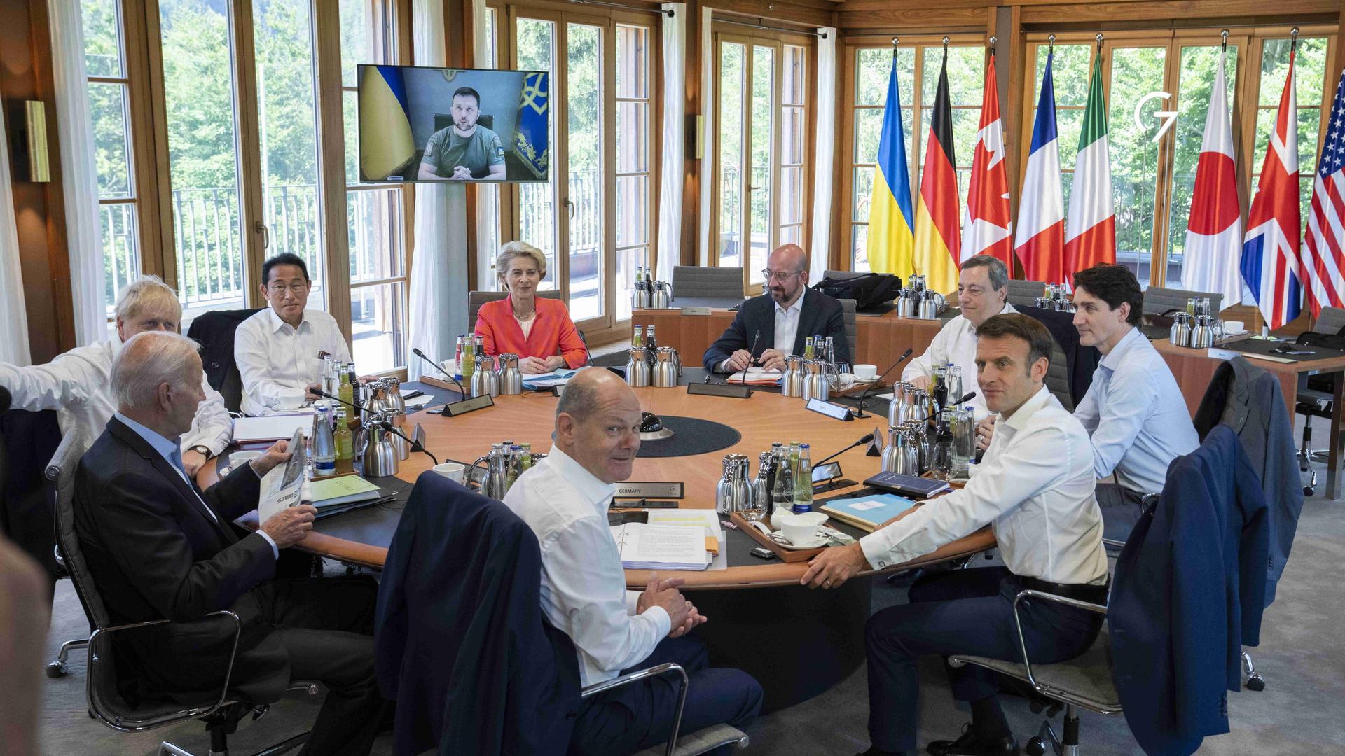 Auf dem G7-Gipfel der westlichen Staaten mit Japan und per Video zugeschaltet dem ukrainischen Präsident Selenskyj, 27. Juni 2022 Schloss Elmau Auf dem G7-Gipfel der westlichen Staaten mit Japan und per Video zugeschaltet dem ukrainischen Präsident Selenskyj, 27. Juni 2022 Schloss Elmau