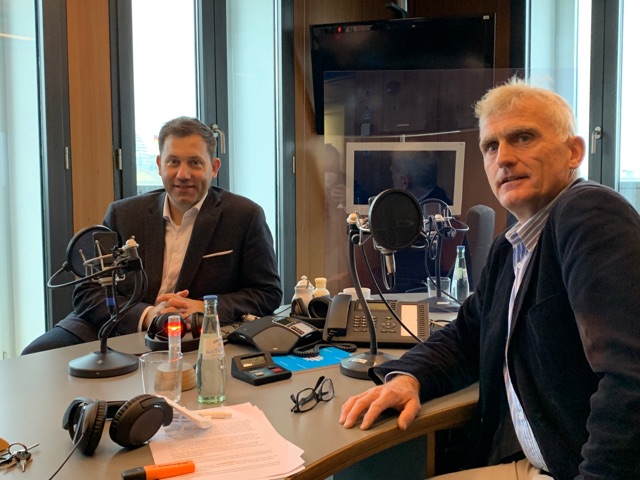 Lars Klingbeil (links) und Frank Capellan im Hauptstadtstudio des DLF Lars Klingbeil (links) und Frank Capellan im Hauptstadtstudio des DLF