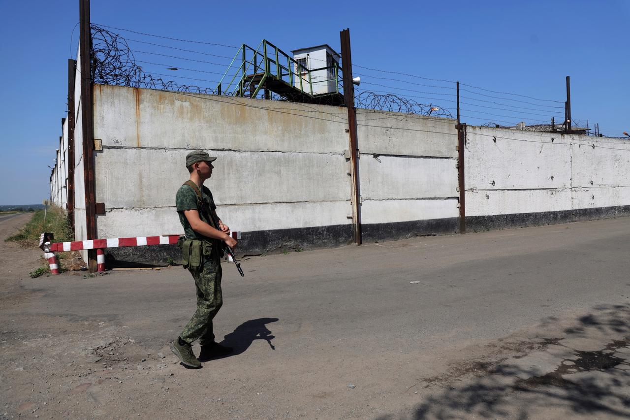 Ein Gefängnis in Oleniwka in der Ostukraine wurde angegriffen. Moskau und Kiew beschuldigen sich gegenseitig, dafür verantwortlich zu sein. Ein Gefängnis in Oleniwka in der Ostukraine wurde angegriffen. Moskau und Kiew beschuldigen sich gegenseitig, dafür verantwortlich zu sein.