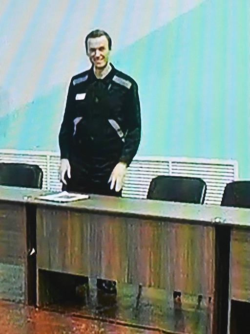 Ein Moskauer Gericht hat den inhaftierten russischen Oppositionspolitiker Alexej Nawalny zu einer weiteren, 19-jährigen Haftstrafe verurteilt
