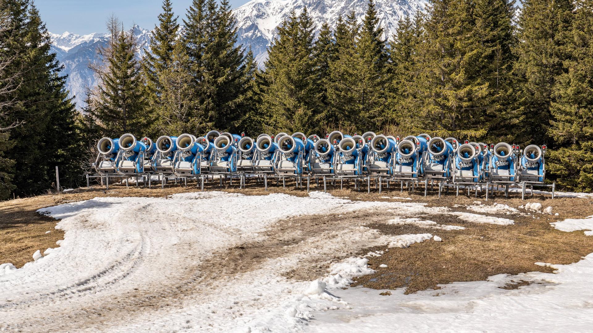 Schneekanonen in Tirol. Schneekanonen in Tirol.