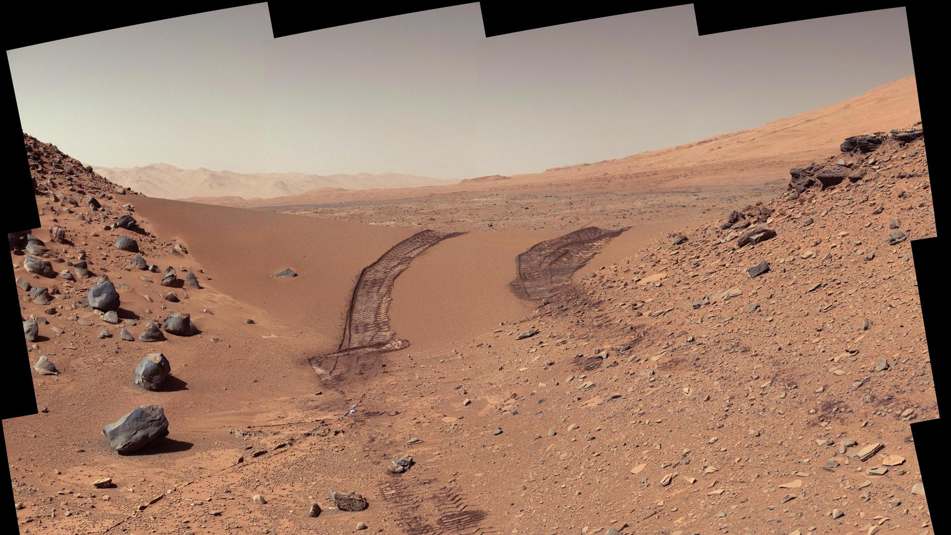 Die eiskalte, verstrahlte, trockene und tödliche Marsoberfläche. 