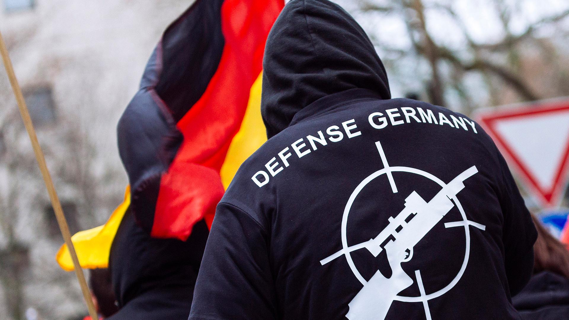 Teilnehmer einer Demo im rechtsextremen Milieu Teilnehmer einer Demo im rechtsextremen Milieu