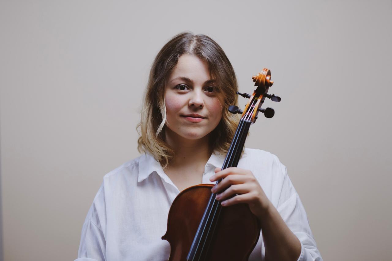 Die Bratschistin Karolina Errera Die Bratschistin Karolina Errera