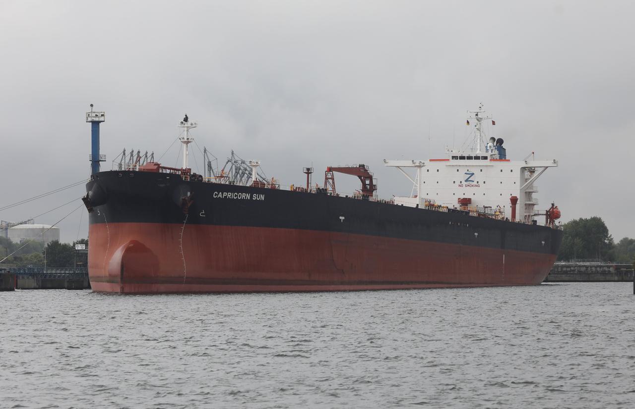 Ersatz für russische Öl-Lieferungen: Der Öltanker "Capricon Sun" hat rund 70.000 Tonnen Öl aus Loop aus den USA nach Rostock gebracht. Ersatz für russische Öl-Lieferungen: Der Öltanker "Capricon Sun" hat rund 70.000 Tonnen Öl aus Loop aus den USA nach Rostock gebracht.