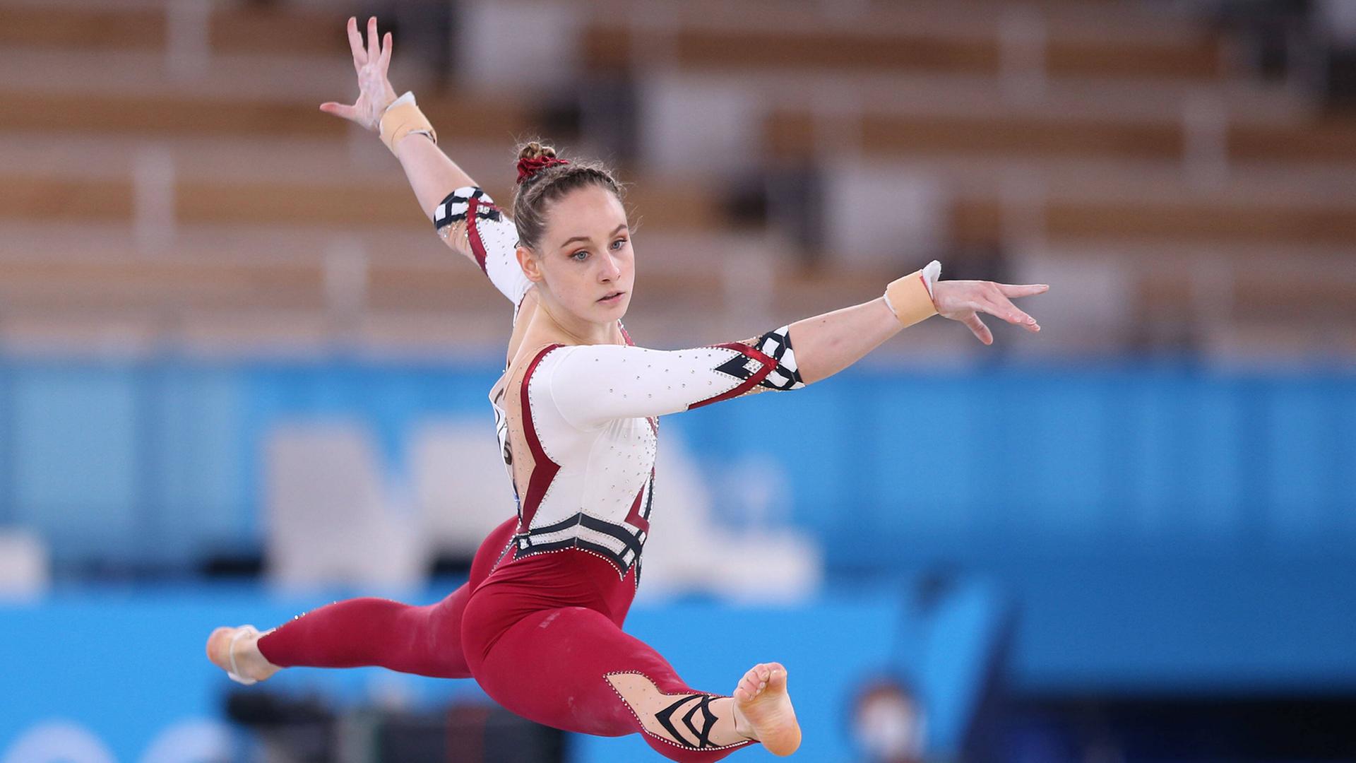 Sarah Voss bei den Olympischen Spielen im langen Turnanzug