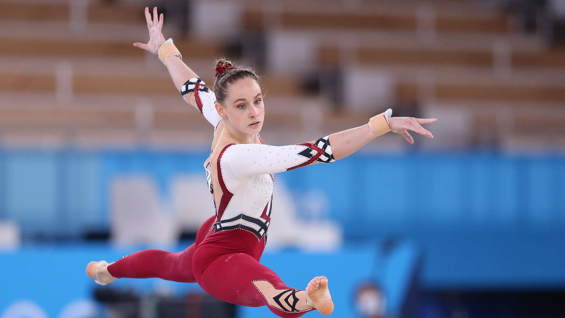 Sarah Voss bei den Olympischen Spielen im langen Turnanzug Sarah Voss bei den Olympischen Spielen im langen Turnanzug