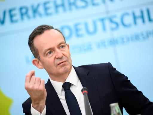 Volker Wissing (FDP), Bundesminister für Verkehr und Digitales, stellt bei einer Pressekonferenz im Bundesministerium für Verkehr und Digitales die neue Verkehrsprognose bis 2051 vor.