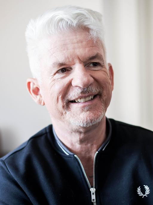 Schriftsteller Heinz Strunk, aufgenommen am Rande eines Interviews in seiner Wohnung.