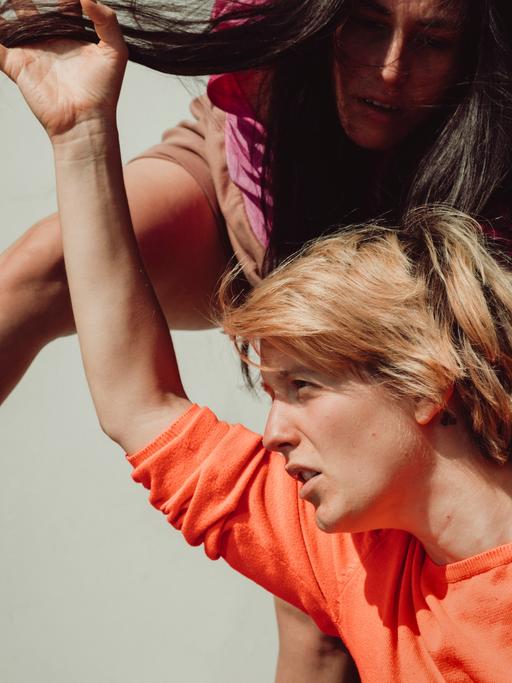 Tänzerin Sophia Neises in der Produktion Fux von Ursina Tossi, einem Tanzstück für Kinder und Jugendliche