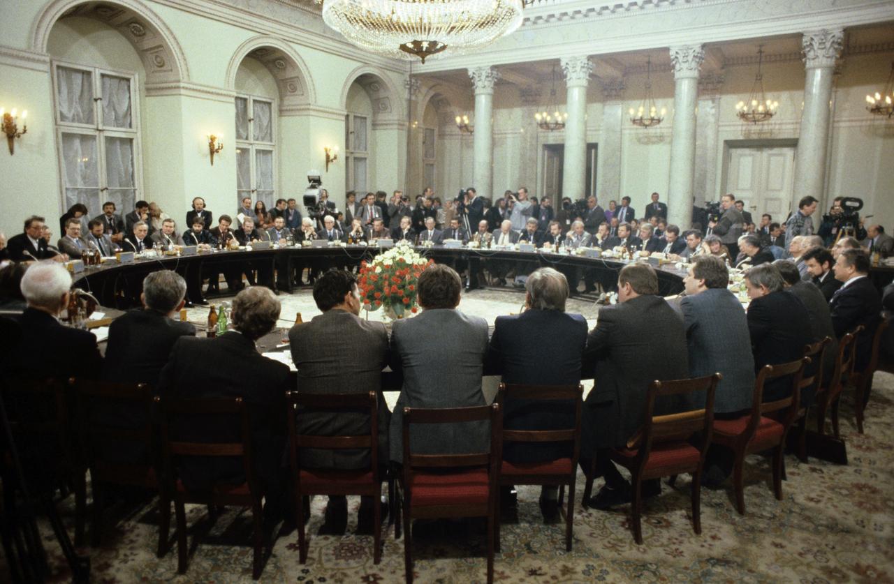 April 1989 in Polen: Annäherung von Regierung und Opposition am Runden Tisch
