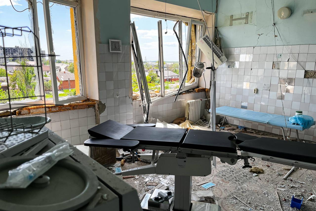 Eine zerstörte Intensivstation eines Krankenhauses in Mariupol in der Ukraine, die vom russischen Militär bombardiert wurde.