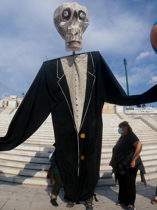 Versammlung und Aktionen am Syntagma-Platz vor dem griechischen Parlament am Internationalen Tag der Umwelt - Weltumwelttag - am 5. Juni 2021. In Erinnerung an die Eröffnung der Konferenz der Vereinten Nationen zum Schutz der Umwelt am 5. Juni 1972 in Stockholm haben die Vereinten Nationen den 5. Juni zum jährlichen TAG DER UMWELT erklärt. 