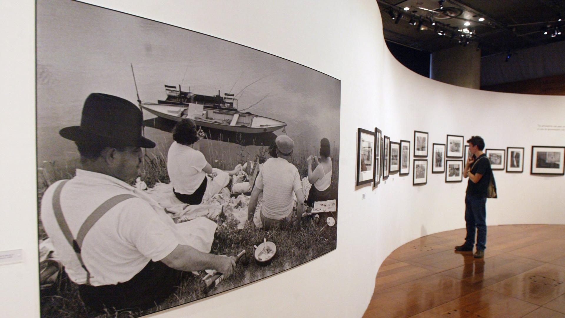 Eine Ausstellung mit Fotografien des Magnum-Gründers Henri Cartier-Bresson in der Bibliotheque Nationale de France in Paris. Eine Ausstellung mit Fotografien des Magnum-Gründers Henri Cartier-Bresson in der Bibliotheque Nationale de France in Paris.