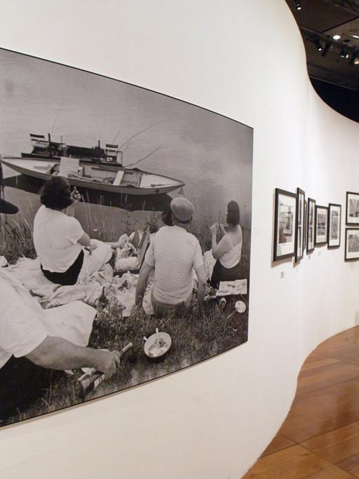 Eine Ausstellung mit Fotografien des Magnum-Gründers Henri Cartier-Bresson in der Bibliotheque Nationale de France in Paris. 