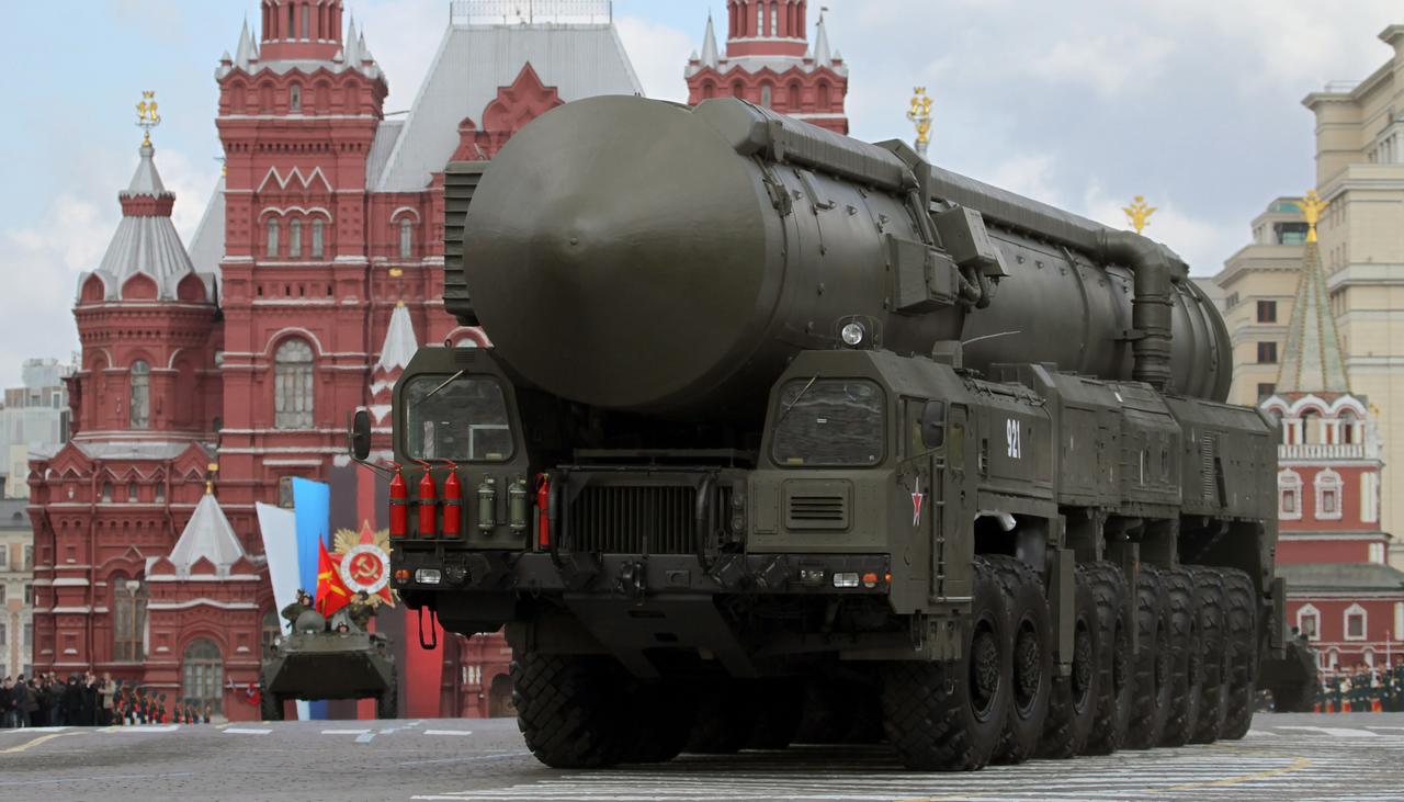 Eine moderne strategische russische Atomrakete vom Typ Topol-M Eine moderne strategische russische Atomrakete vom Typ Topol-M