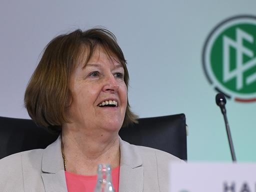 Hannelore Ratzeburg auf dem DFB-Bundestag 2022