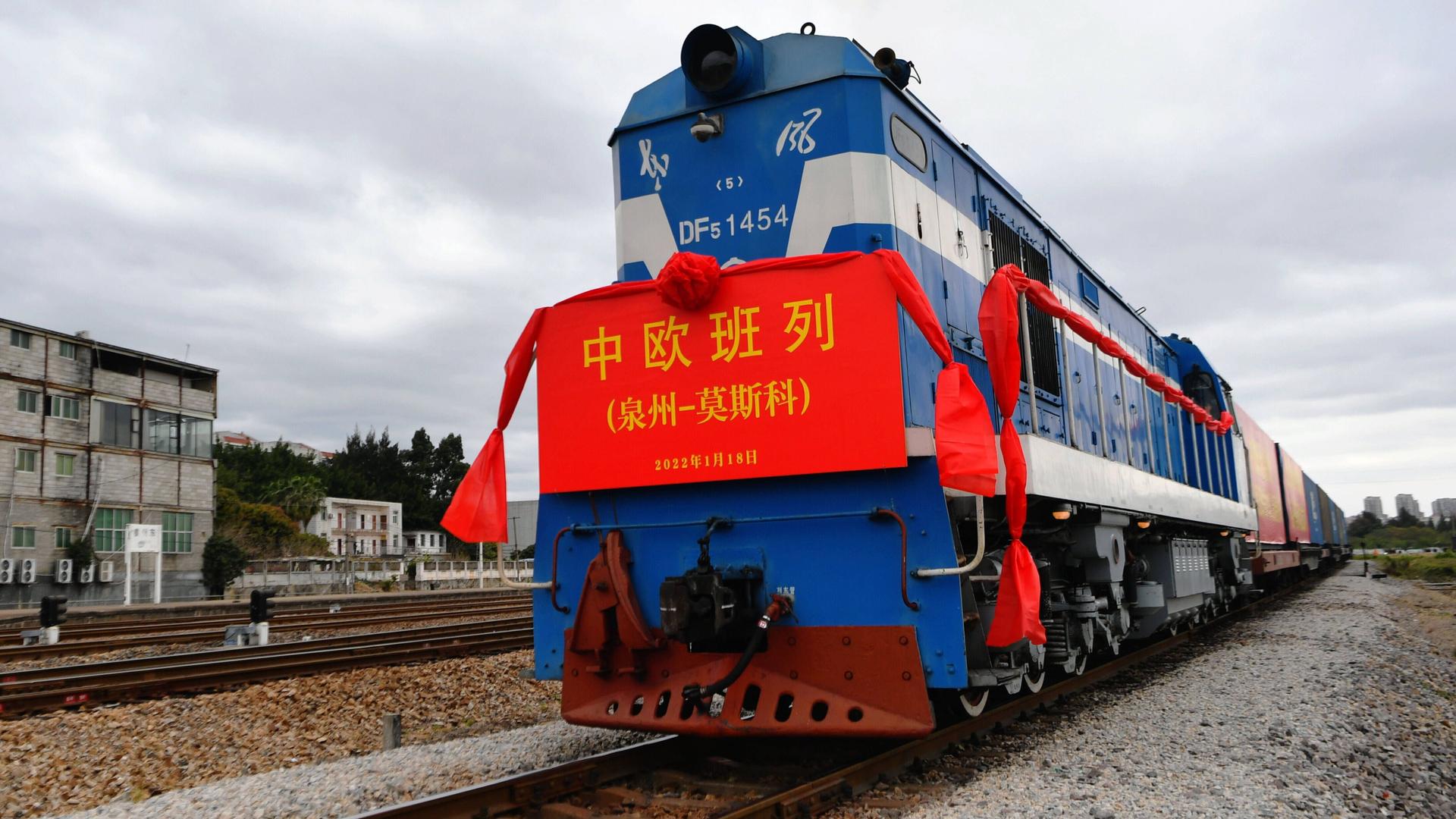 Güterzug auf dem Weg von Quanzhou (China) nach Europa Güterzug auf dem Weg von Quanzhou (China) nach Europa