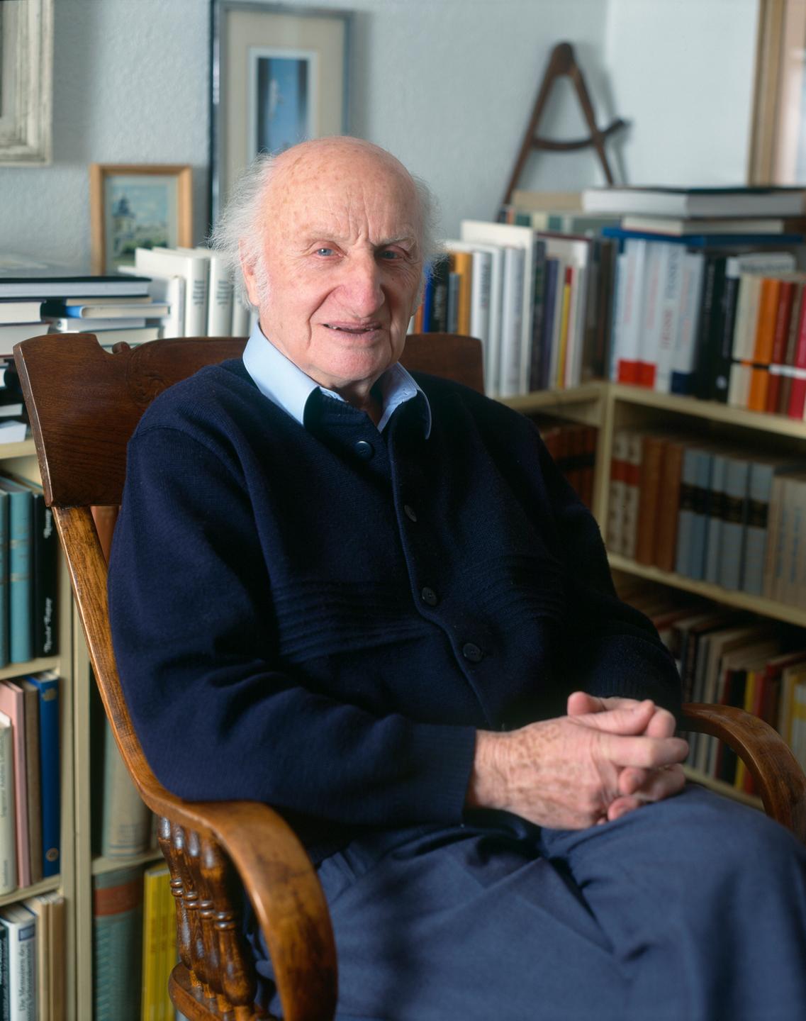 Der Schriftsteller Gerhard Meier (1917-2008), aufgenommen im Februar 1998 in Niederbipp, Kanton Bern. Der Schriftsteller Gerhard Meier (1917-2008), aufgenommen im Februar 1998 in Niederbipp, Kanton Bern.