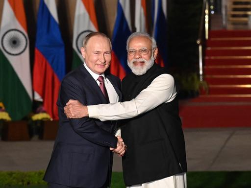 Das Foto zeigt Indiens Ministerpräsidenten Modi und den russischen Präsidenten Putin.