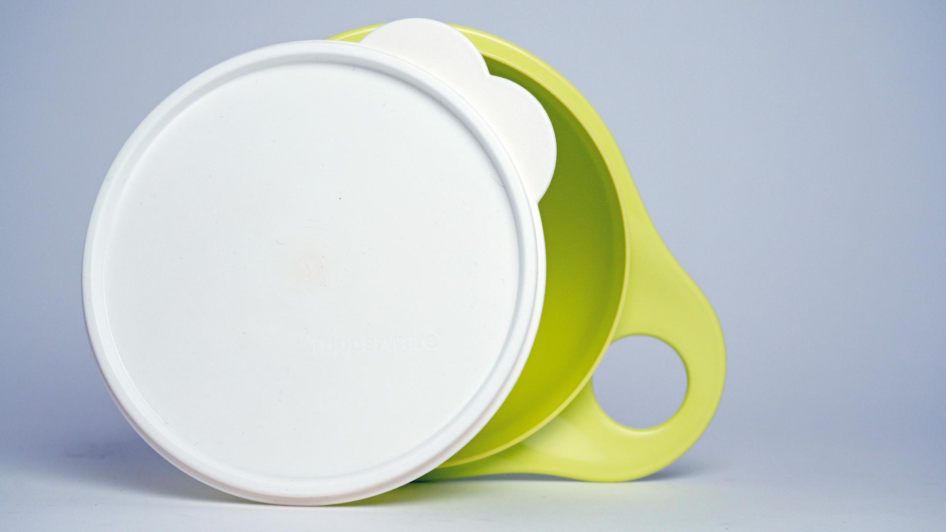 Die Welt der Tupperware und ihrer Gläubigen werden in diesem Feature erkundet. Zu sehen: Eine Tupper-Box mit Deckel. Die Welt der Tupperware und ihrer Gläubigen werden in diesem Feature erkundet. Zu sehen: Eine Tupper-Box mit Deckel.