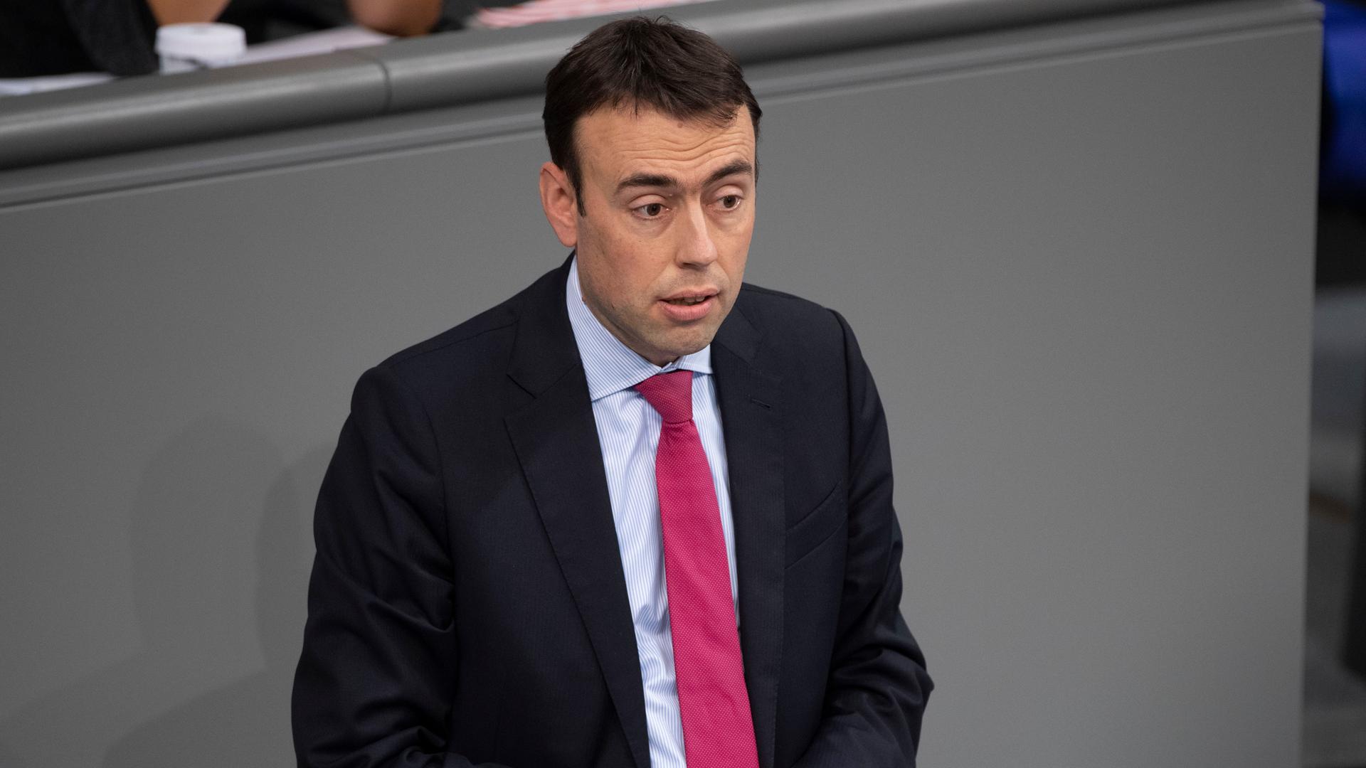 Der SPD-Politiker Nils Schmid bei einer Rede im Bundestag Der SPD-Politiker Nils Schmid bei einer Rede im Bundestag