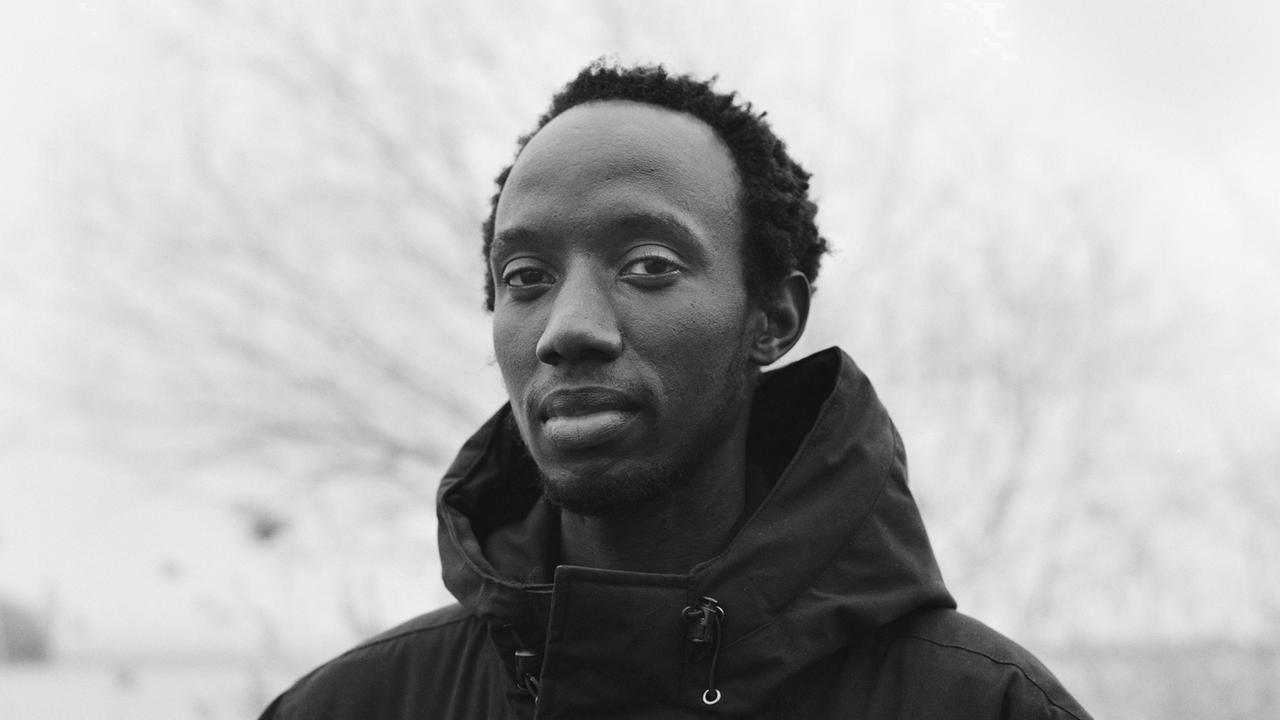 Der Künstler und Musiker Joseph Kamaru. Der Künstler und Musiker Joseph Kamaru.