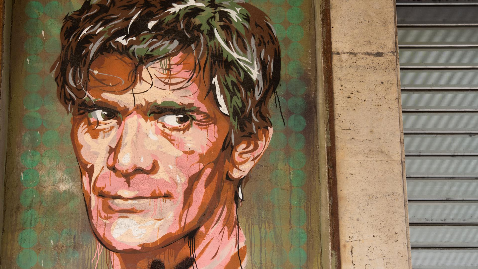 Bildnis von Pier Paolo Pasolini auf einer Mauer in Rom Bildnis von Pier Paolo Pasolini auf einer Mauer in Rom