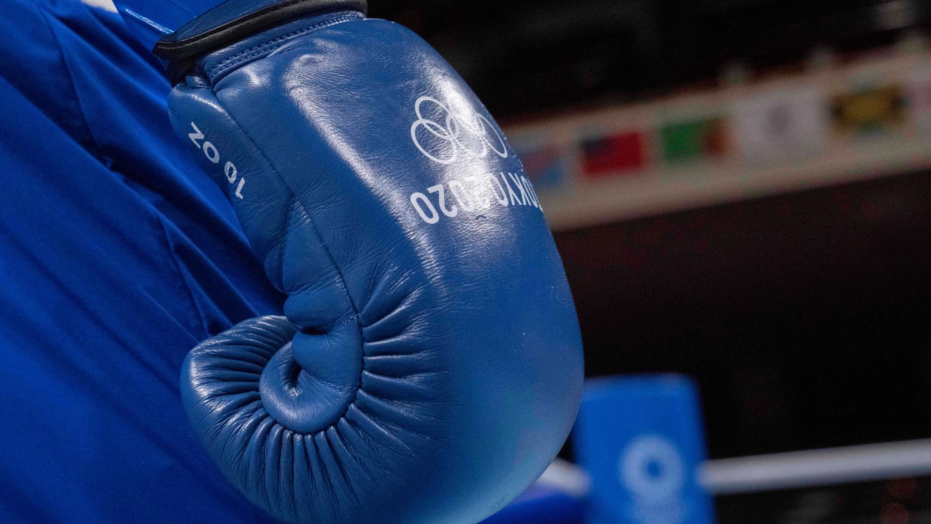 Boxhandschuh bei den Olympischen Spielen in Tokio 2021. Boxhandschuh bei den Olympischen Spielen in Tokio 2021.