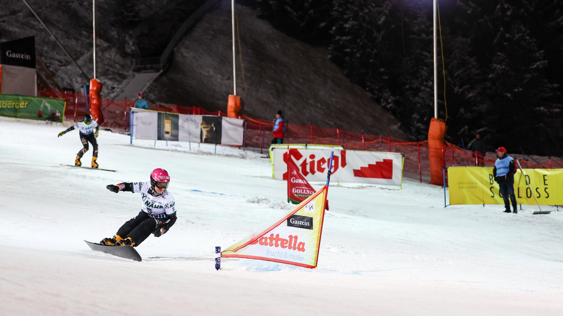 Die deutsche Snowboarderin Ramona Hofmeister beim Weltcup im öterreichischen Gastein. Die deutsche Snowboarderin Ramona Hofmeister beim Weltcup im öterreichischen Gastein.