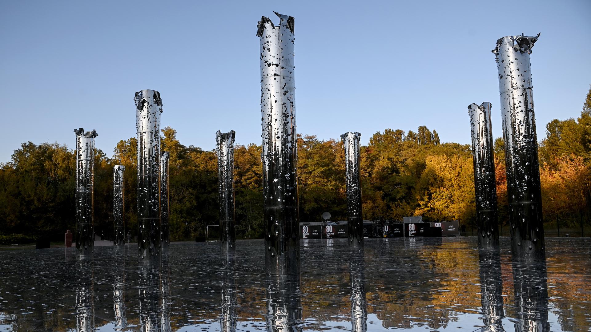 Mahnmal an den "Holocaust mit Kugeln" in der Gedenkstätte Babyn Jar. Mahnmal an den "Holocaust mit Kugeln" in der Gedenkstätte Babyn Jar.