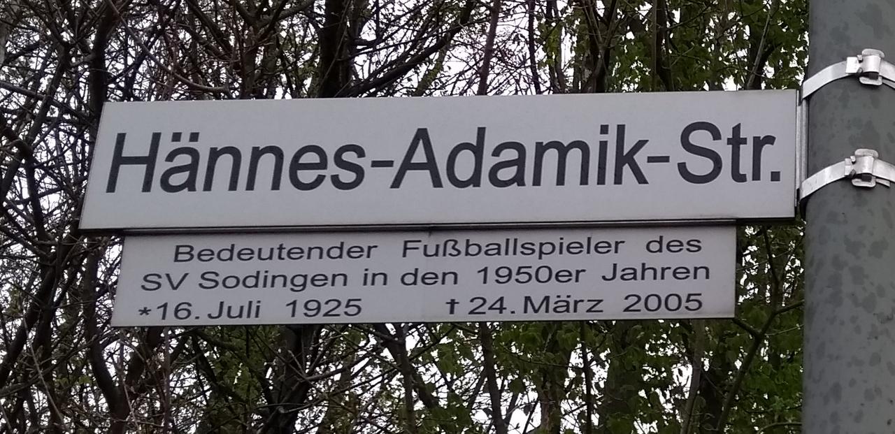 Die Straße zum Glück-auf-Stadion in Sodingen ist nach Hännes Adamik benannt. Die Straße zum Glück-auf-Stadion in Sodingen ist nach Hännes Adamik benannt.