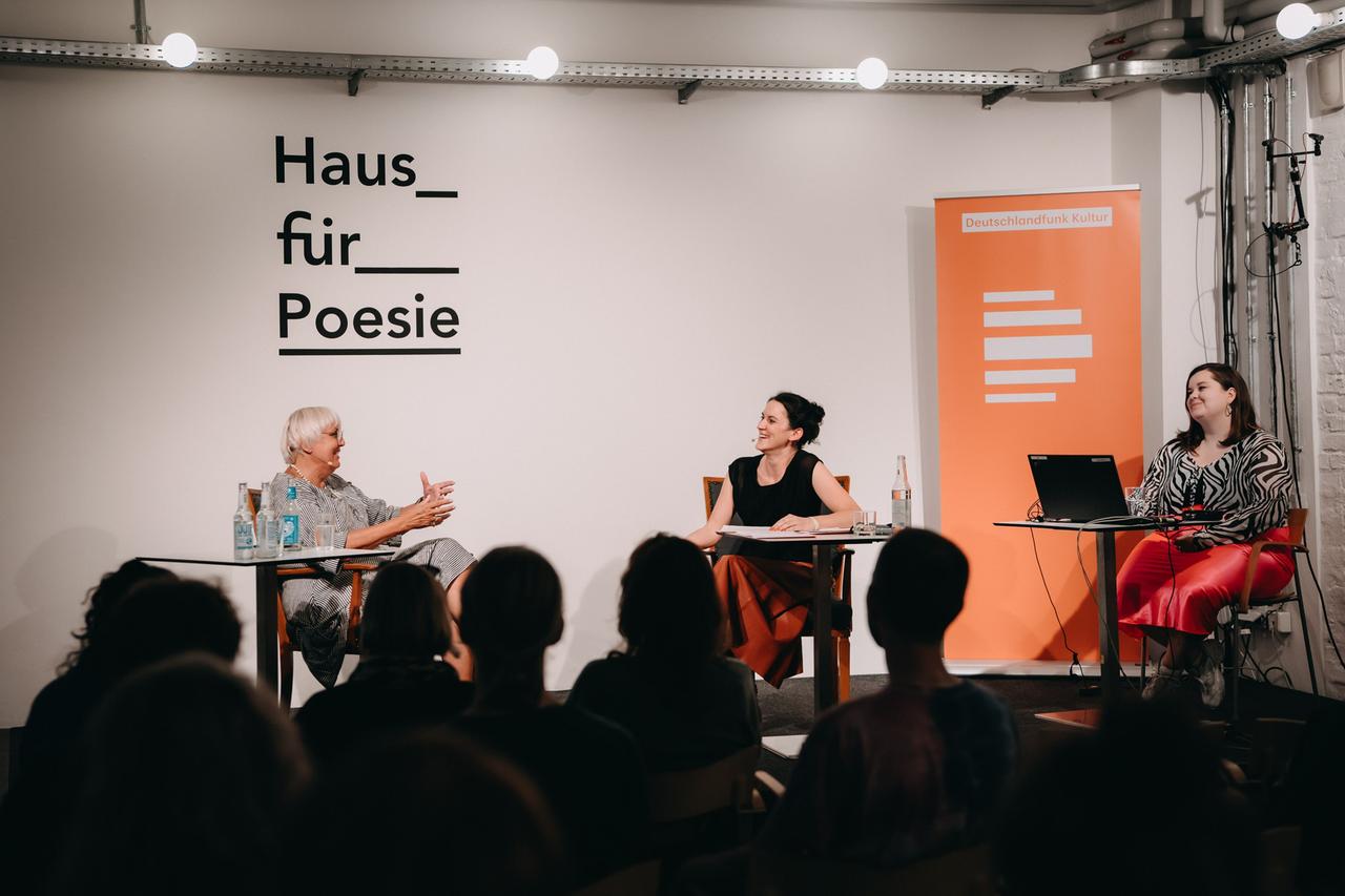 Pop-Kultur Festival 24.8.2022 Kulturbrauerei Berlin. DLF Kultur Podcast mit Veronika Schreiegg und Claudia Roth