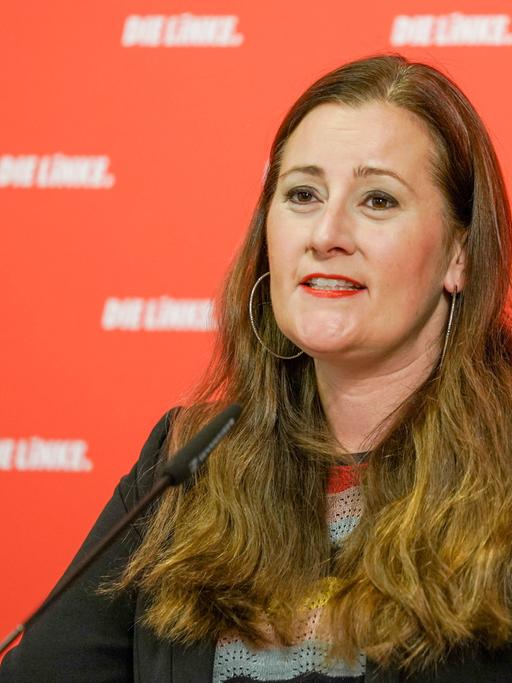Janine Wissler, Vorsitzende der Partei DIE LINKE gibt eine Pressekonferenz