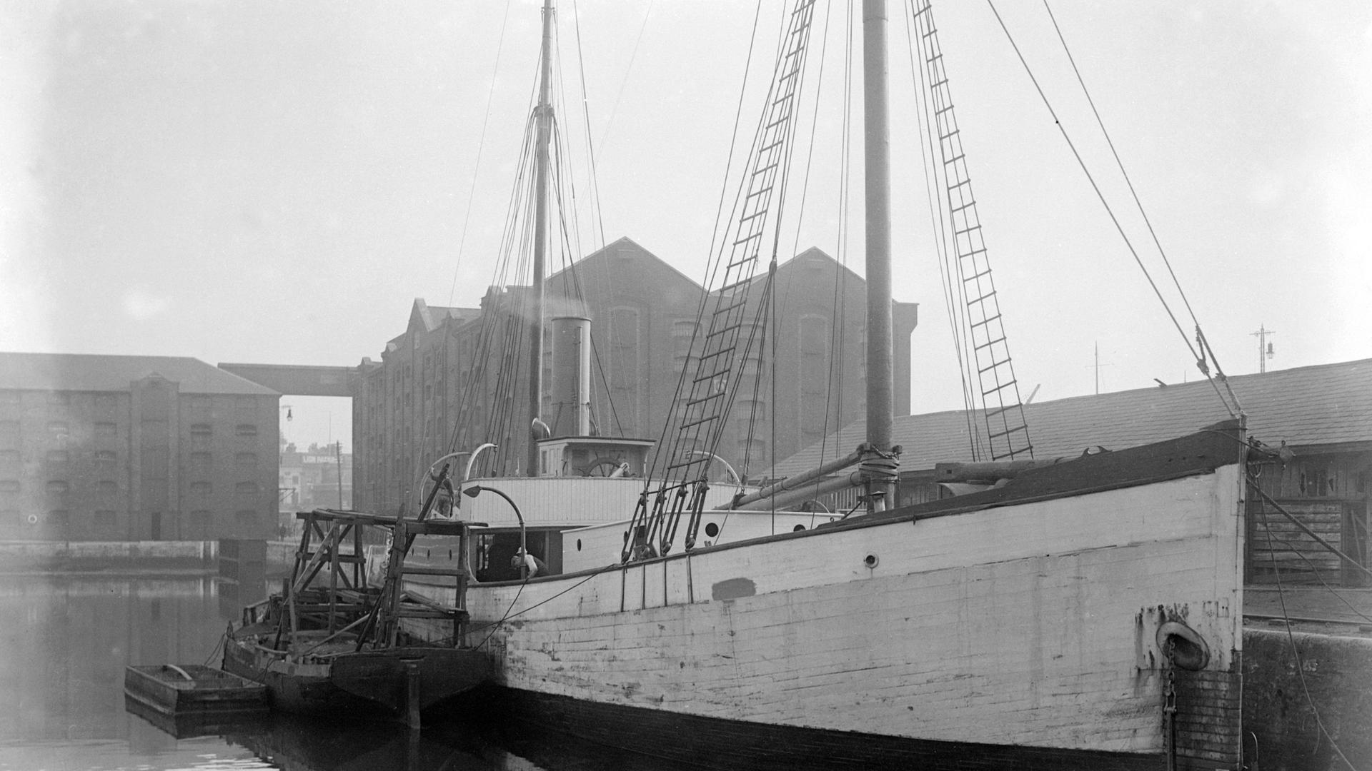 Das Expeditionsschiff Quest liegt im Hafen in Southampton