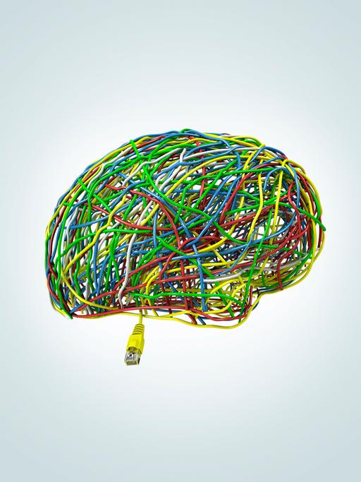 Illustration: Kabel und Elektroden zu einer Gehirnform zusammengebunden.