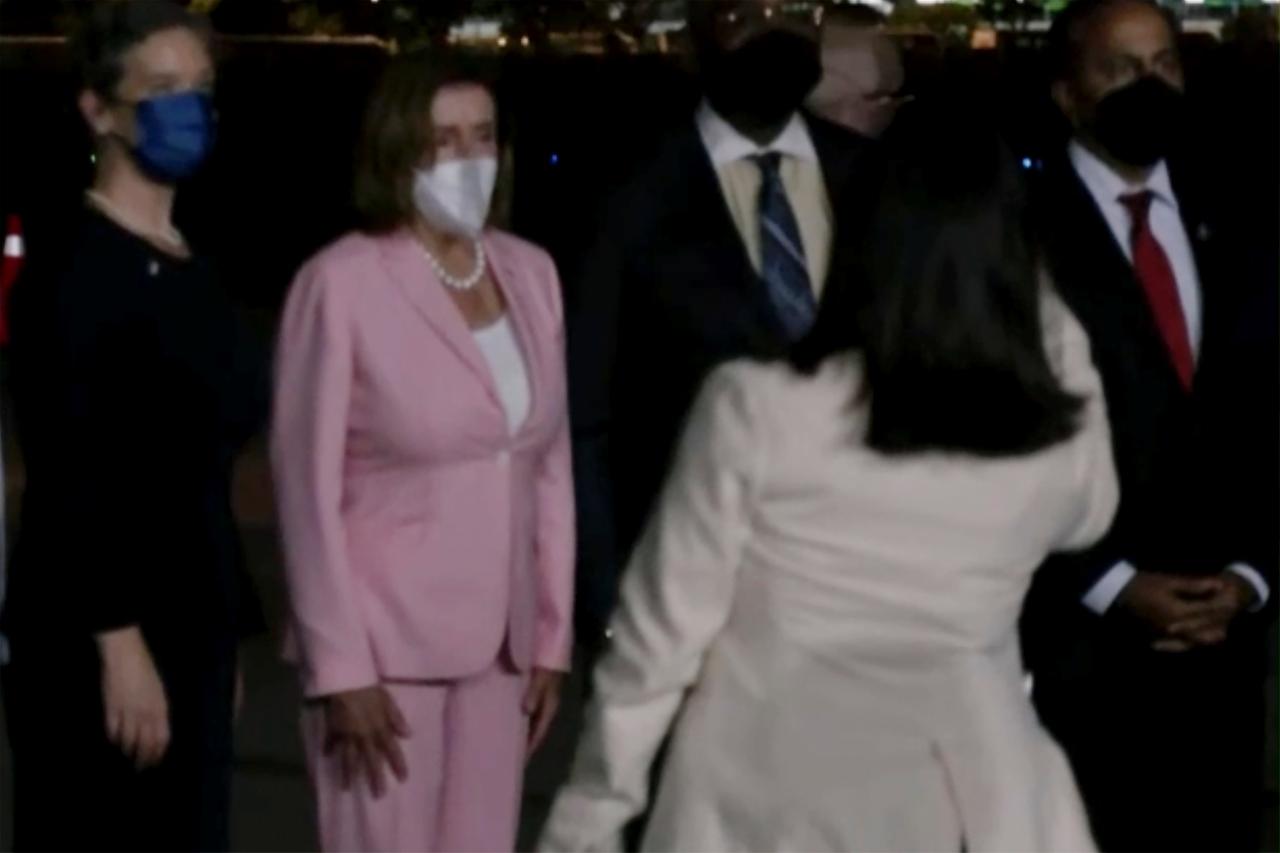 Nancy Pelosi bei ihrer Ankunft in Taipeh. Nancy Pelosi bei ihrer Ankunft in Taipeh.