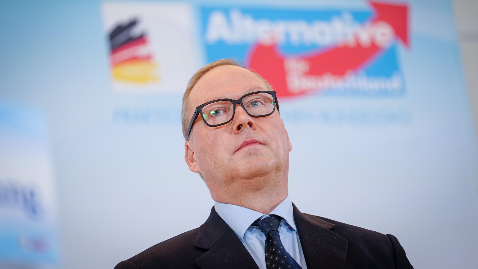 Max Otte, Vorsitzender der Werteunion und CDU-Parteimitglied, nimmt an einer Pressekonferenz der AfD zu Beginn der AfD-Fraktionssitzung im Reichtagsgebäude teil. Otte tritt für die AfD als Bundespräsidentenkandidat an. Max Otte, Vorsitzender der Werteunion und CDU-Parteimitglied, nimmt an einer Pressekonferenz der AfD zu Beginn der AfD-Fraktionssitzung im Reichtagsgebäude teil. Otte tritt für die AfD als Bundespräsidentenkandidat an.
