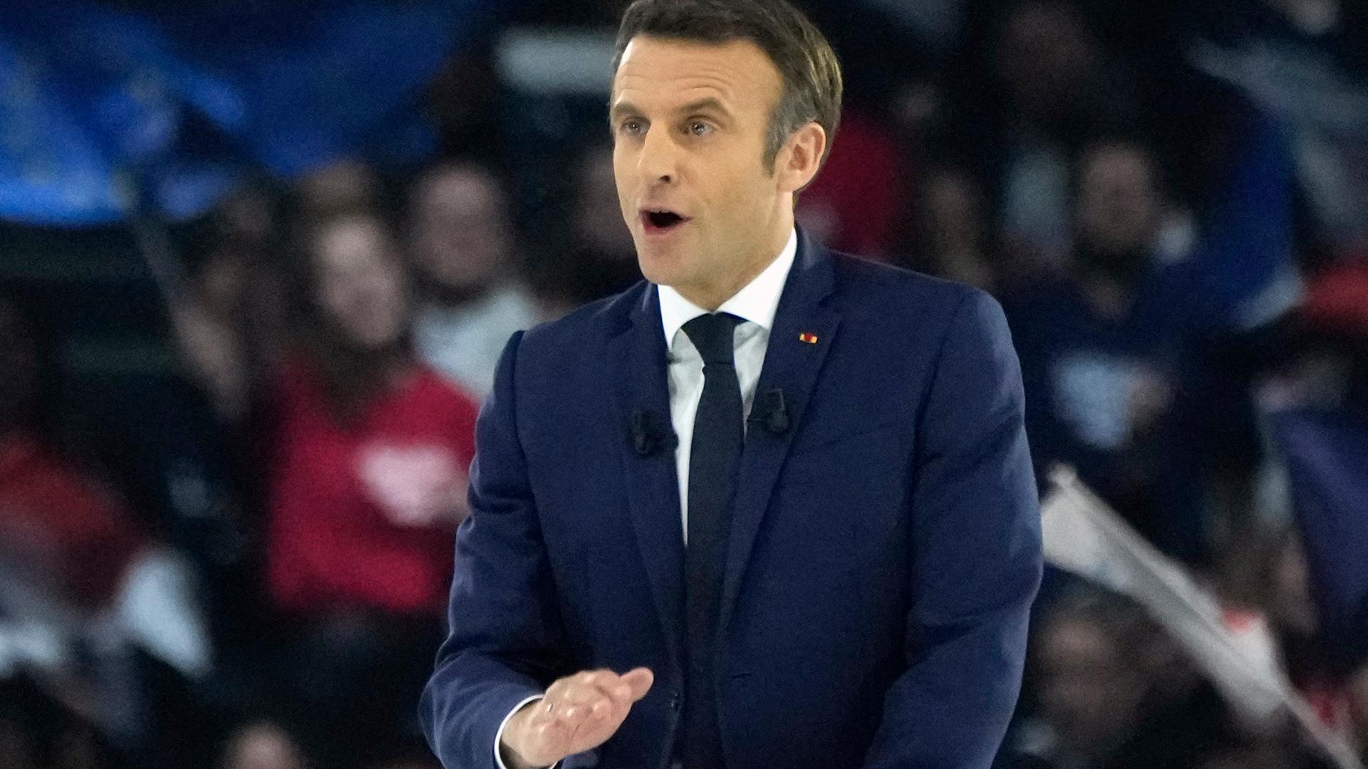 Frankreichs Präsident Emmanuel Macron während einer Wahlkampfrede am 2. April 2022 Frankreichs Präsident Emmanuel Macron während einer Wahlkampfrede am 2. April 2022