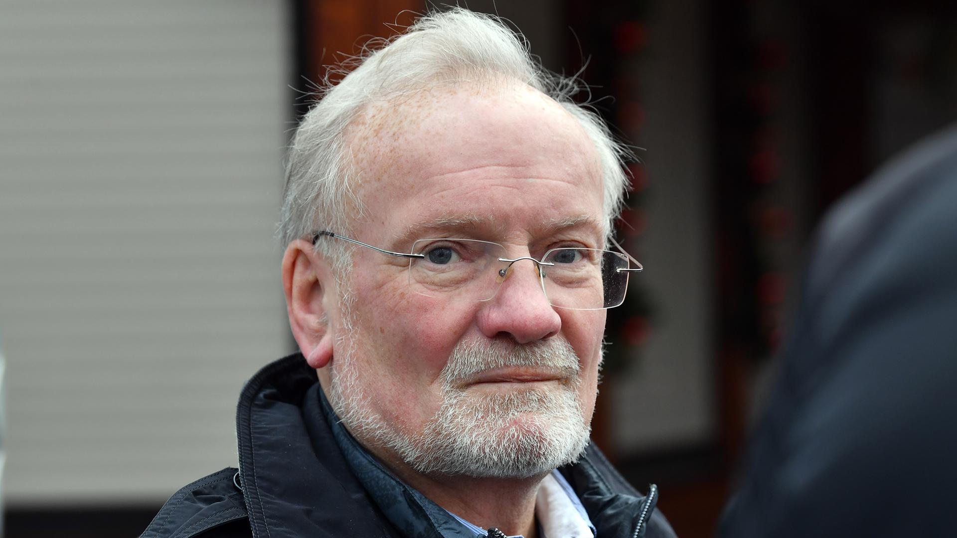 Heinz-Jochen Spilker, Rechtsanwalt in Erfurt, steht auf dem Erfurter Weihnachtsmarkt auf dem Domplatz. Heinz-Jochen Spilker, Rechtsanwalt in Erfurt, steht auf dem Erfurter Weihnachtsmarkt auf dem Domplatz.