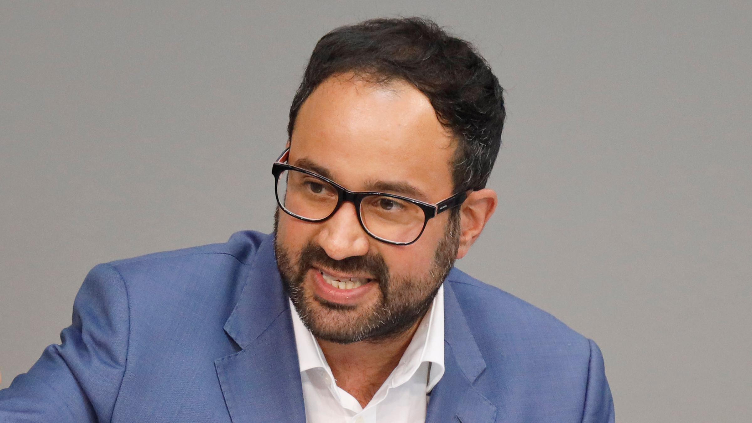 Niema Movassat in der 237. Sitzung des Deutschen Bundestages im Reichstagsgebäude. Berlin, 25.06.2021