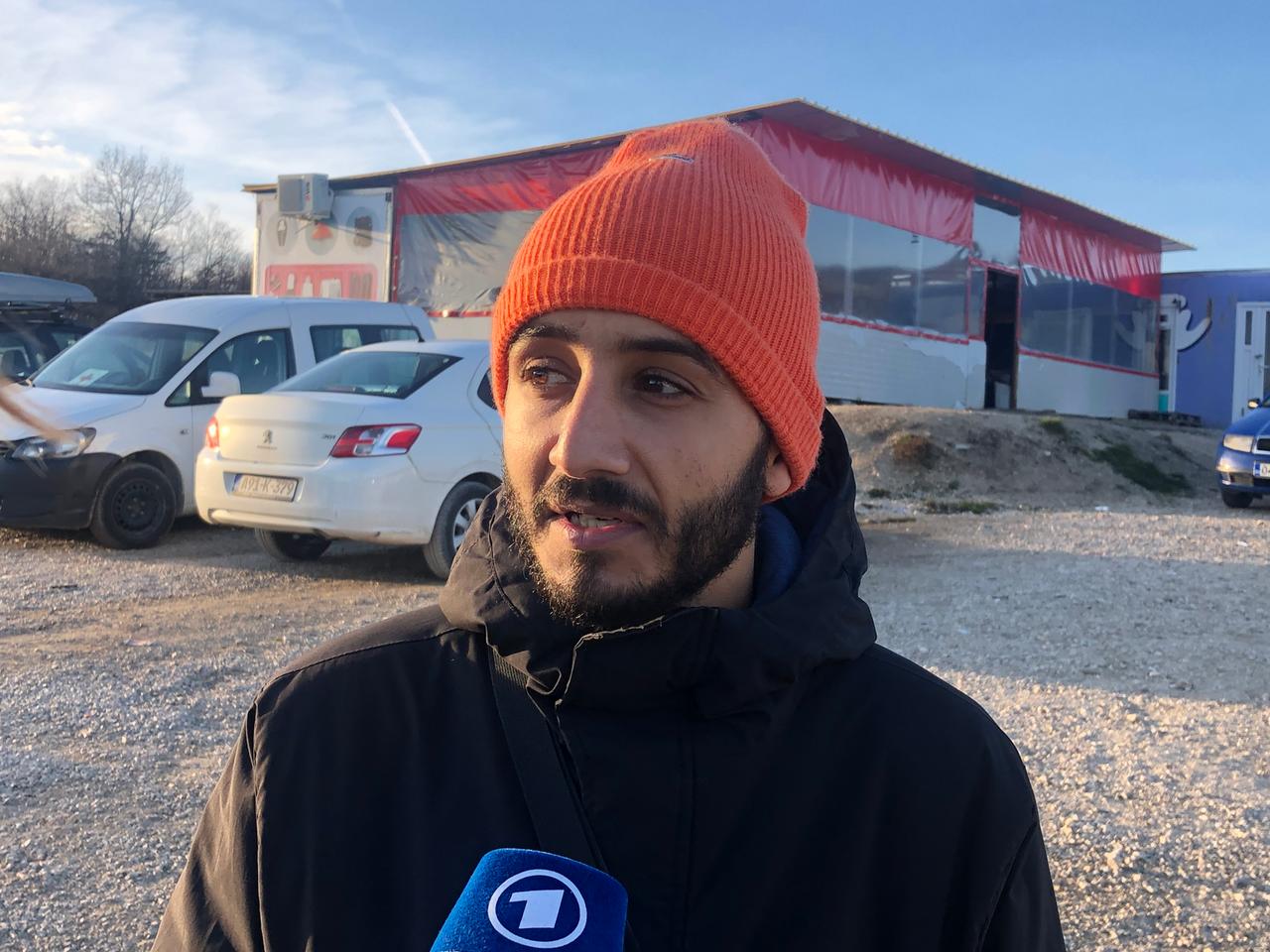 Informatiker Mohammed aus Tunesien bei einem Interview Informatiker Mohammed aus Tunesien bei einem Interview