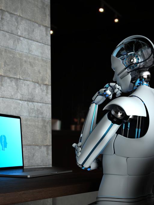 Ein Roboter mit menschlicher Erscheinung blickt auf einen Laptop auf dem die Buchstaben AI zu sehen sind.