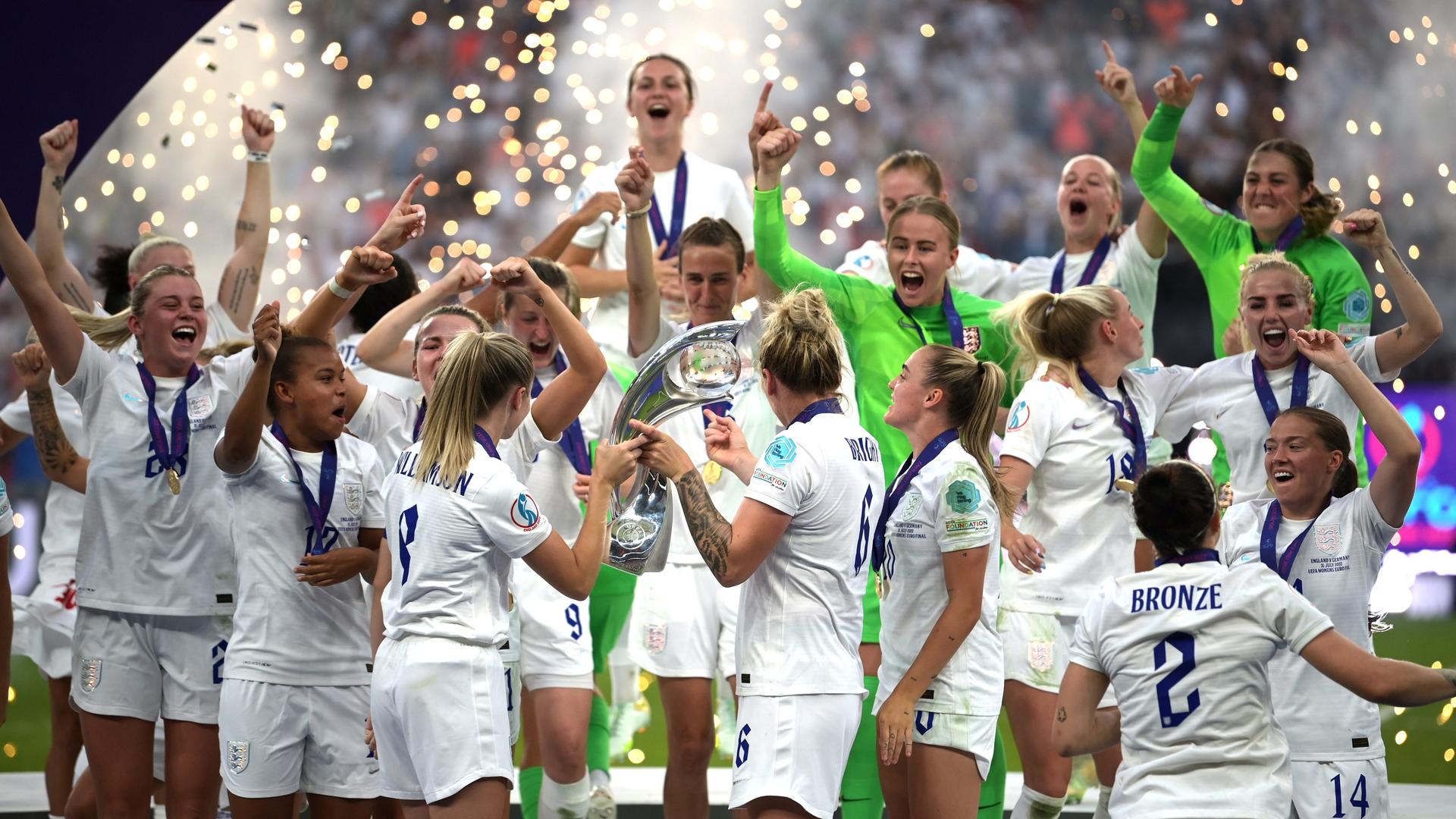 Finale Frauen-Fußball-EM 2022: Jubel beim englischen Team über den Titelgewinn. Finale Frauen-Fußball-EM 2022: Jubel beim englischen Team über den Titelgewinn.