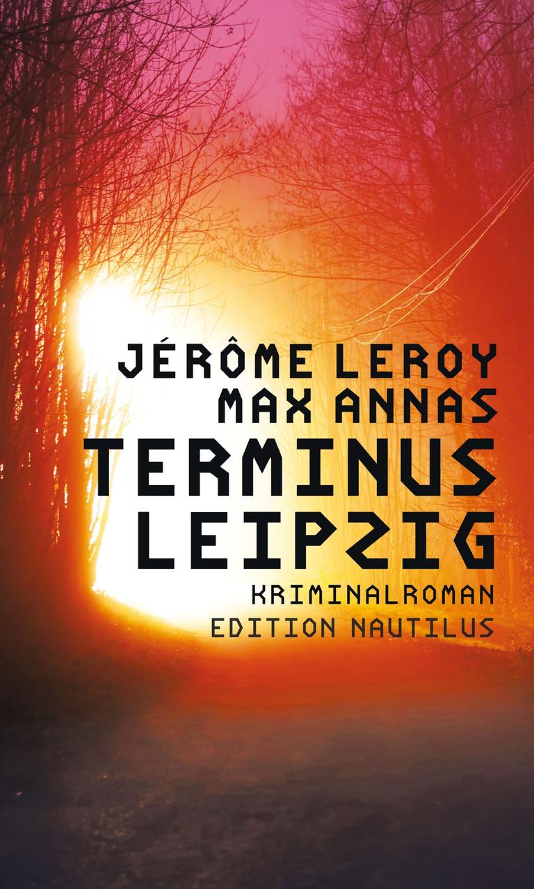 Buchcover des Krimis von Jérôme Lero und Max Annas, "Terminus Leipzig". Ein Bild zeigt eine Szene in einem Waldgebiet, auf dem Zweie und helle Flammen zu erkennen sind. Darauf steht Jérôme Leroy und Max Annas sowie der Titel "Terminus Leipzig". Buchcover des Krimis von Jérôme Lero und Max Annas, "Terminus Leipzig". Ein Bild zeigt eine Szene in einem Waldgebiet, auf dem Zweie und helle Flammen zu erkennen sind. Darauf steht Jérôme Leroy und Max Annas sowie der Titel "Terminus Leipzig".