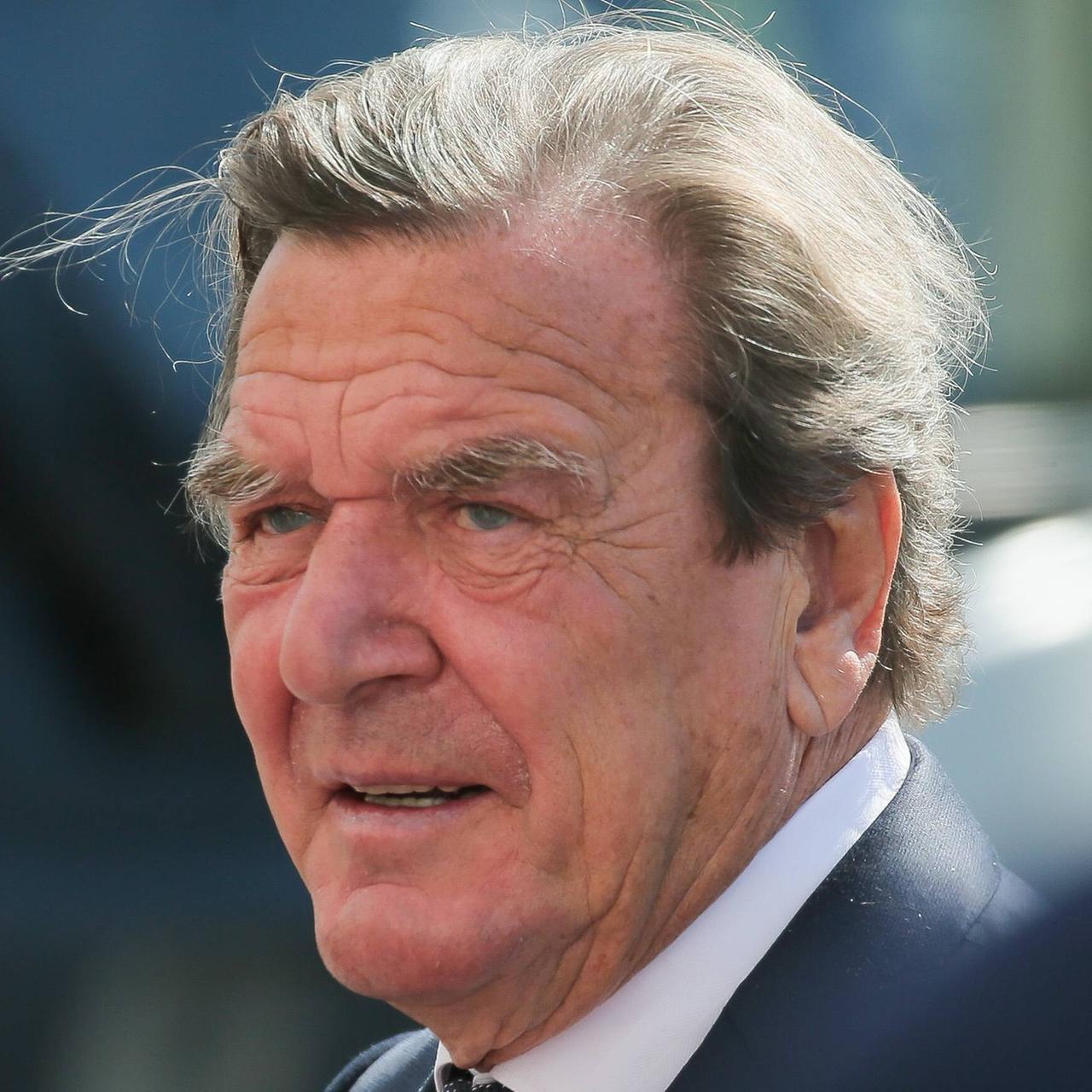 Ex-Bundeskanzler Gerhard Schröder im Mai 2018 bei der Amtseinführung des russischen Präsidenten Wladimir Putin. Ex-Bundeskanzler Gerhard Schröder im Mai 2018 bei der Amtseinführung des russischen Präsidenten Wladimir Putin.
