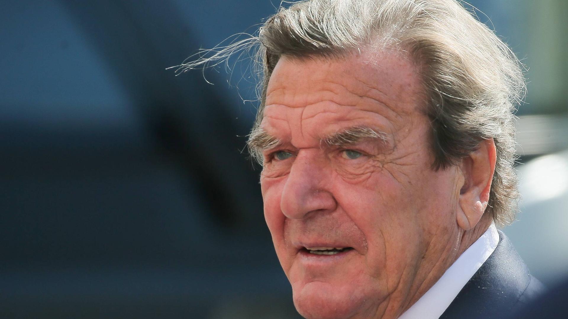 Ex-Bundes-Kanzler Gerhard Schröder im Mai 2018 bei der Amts-Einführung des russischen Präsidenten Wladimir Putin. Ex-Bundes-Kanzler Gerhard Schröder im Mai 2018 bei der Amts-Einführung des russischen Präsidenten Wladimir Putin.