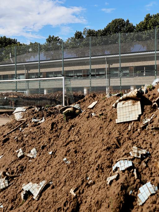 Flutschäden an einem Fußballplatz in Bad Neuenahr-Ahrweiler